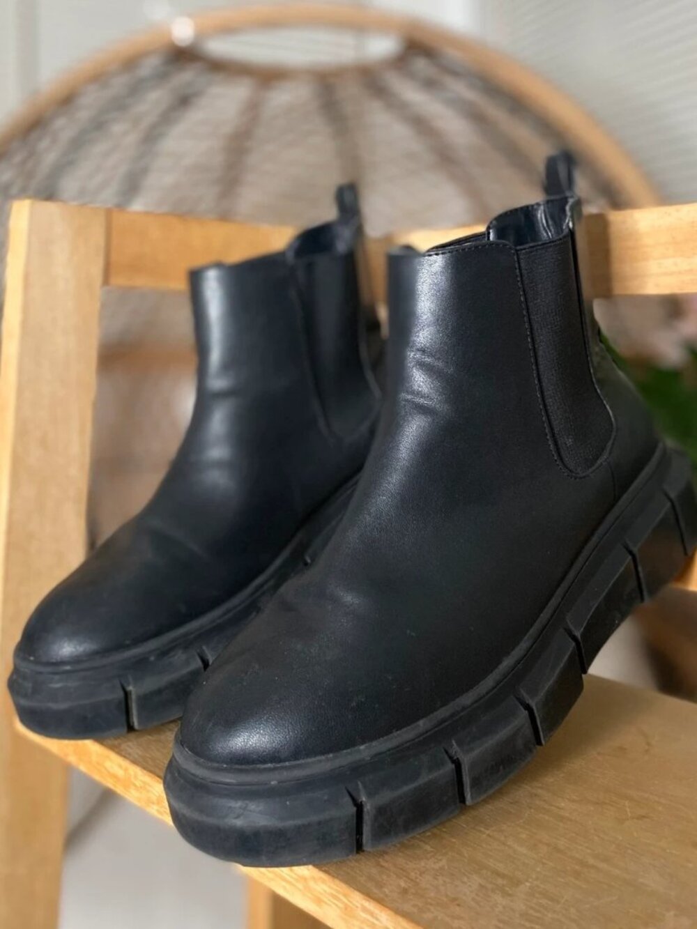 BP. Women’s Black Lug Sole Platform Chelsea Boot Size 7M